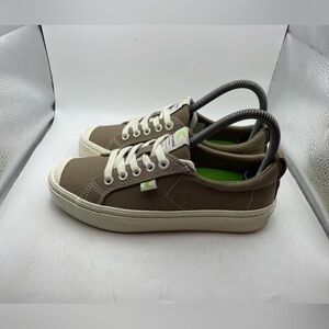 Cariuma OCA women’s brown canvas sneakers size 5.5